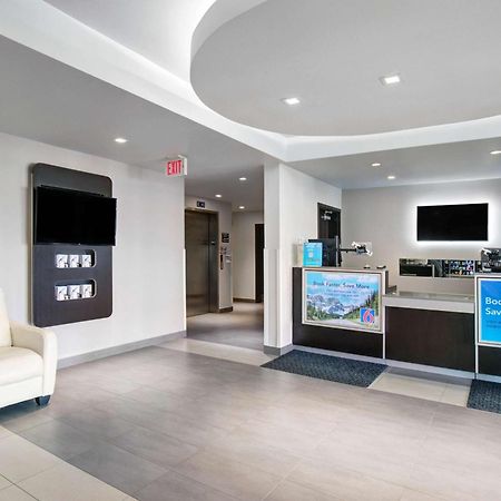 Motel 6 Airdrie Bagian luar foto