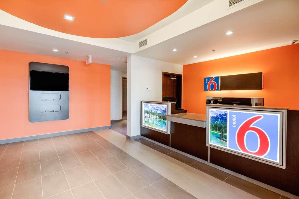 Motel 6 Airdrie Interior foto