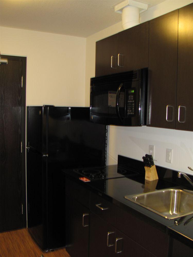 Motel 6 Airdrie Bagian luar foto