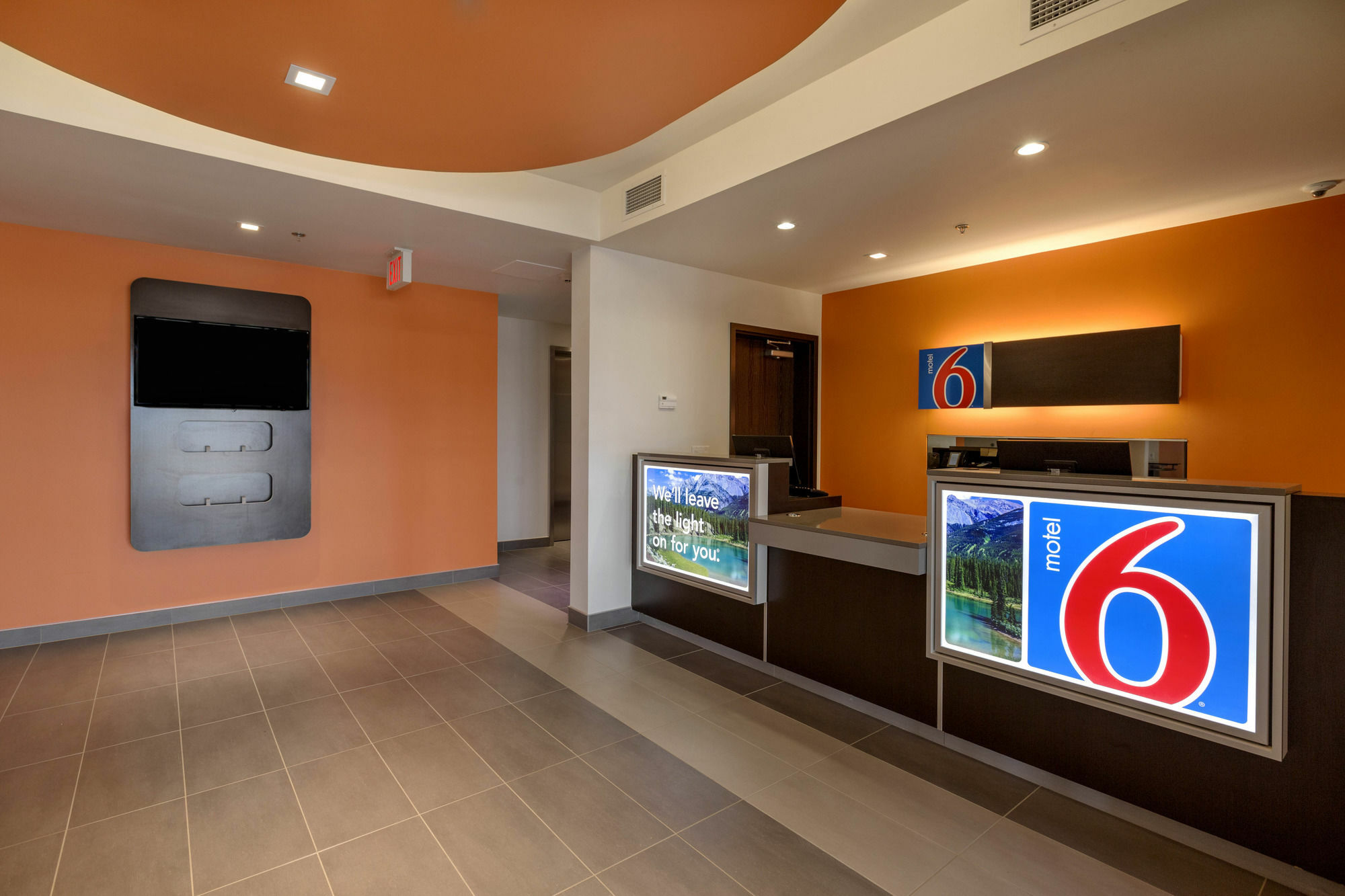 Motel 6 Airdrie Bagian luar foto